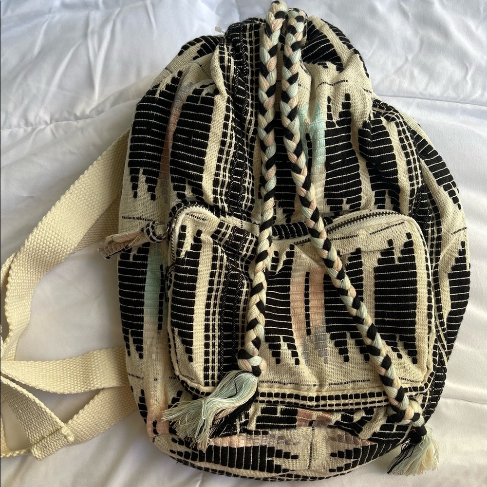 New pull string knit mini backpack perfect for beach or travel